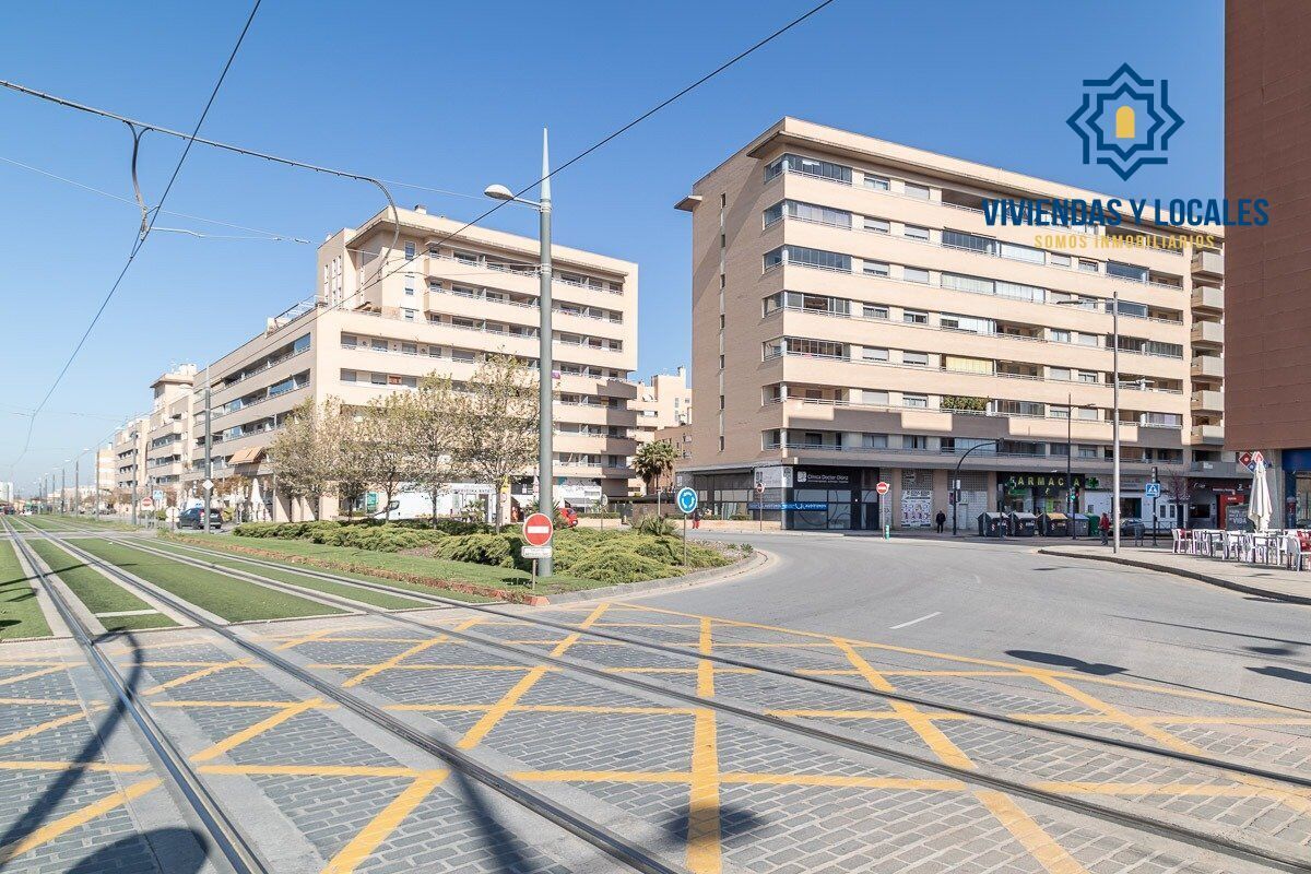 Retail in Granada for sale Building Photo- Image 1 of 12
