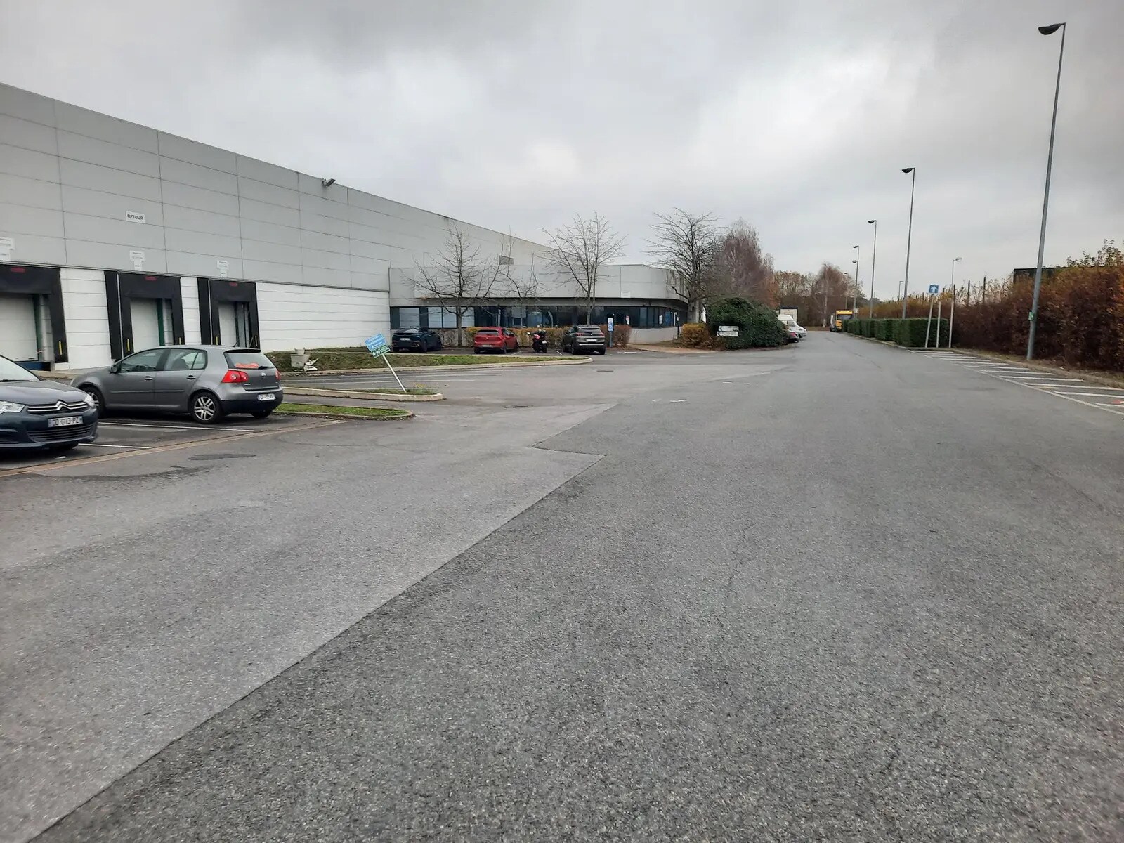 Industrial in Lieusaint to rent Building Photo- Image 1 of 6