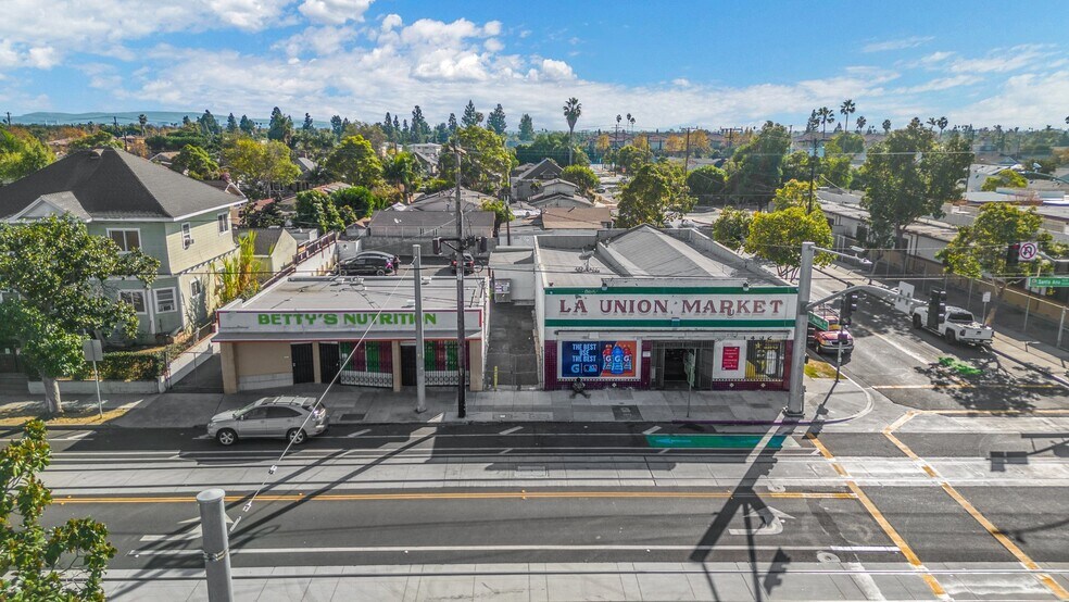 1428 & 1432 W Santa Ana Blvd, Santa Ana portfolio of 2 properties for sale on LoopNet.co.uk - Building Photo - Image 1 of 22