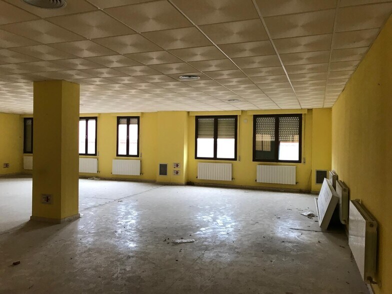 Retail in Toledo, Toledo to rent - Interior Photo - Image 2 of 3