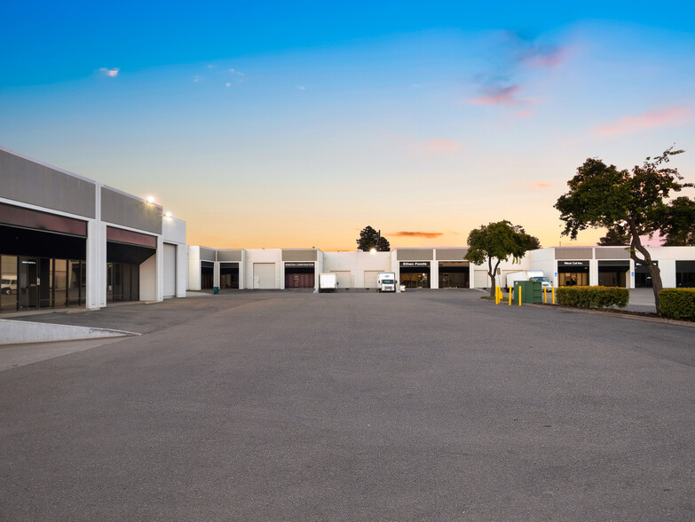 2323-2335 Industrial Pky W, Hayward, CA for rent - Building Photo - Image 3 of 16