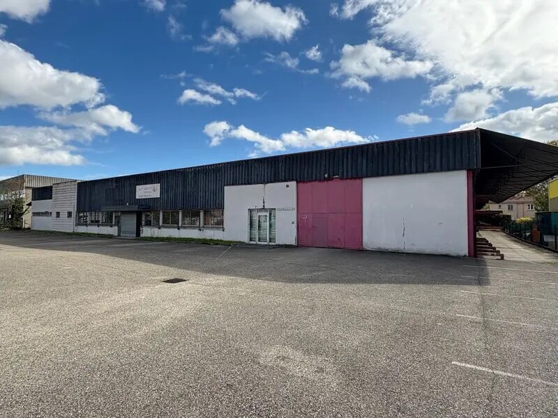 Light Industrial in Vaulx-en-Velin for sale Building Photo- Image 1 of 8