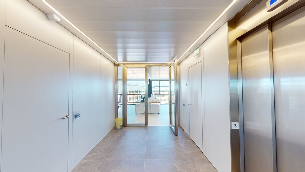 Camino Cerro de los Gamos, 1, Pozuelo de Alarcón, Madrid to rent - Matterport 3D Scan - Image 3 of 20