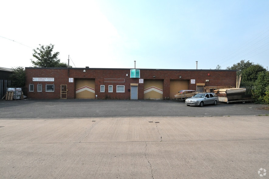 Fens Pool Ave, Brierley Hill to rent - Building Photo - Image 2 of 5