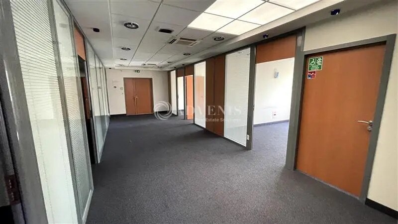 Office in Torcy to rent Interior Photo- Image 1 of 11