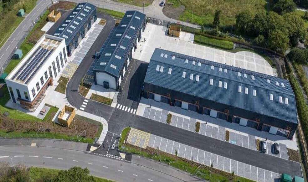 111 Gate Rd, Penygroes to rent - Building Photo - Image 3 of 6