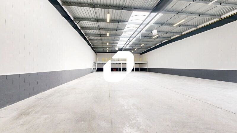 Light Industrial in Bezons to rent - Building Photo - Image 2 of 8
