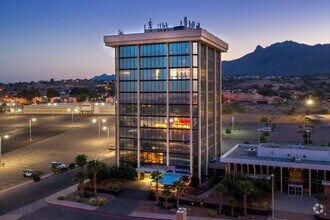 6006 N Mesa St, El Paso, TX for rent Building Photo- Image 1 of 8