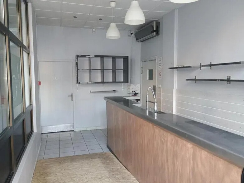 31 Rue Louis Guérin, Villeurbanne to rent - Building Photo - Image 2 of 9