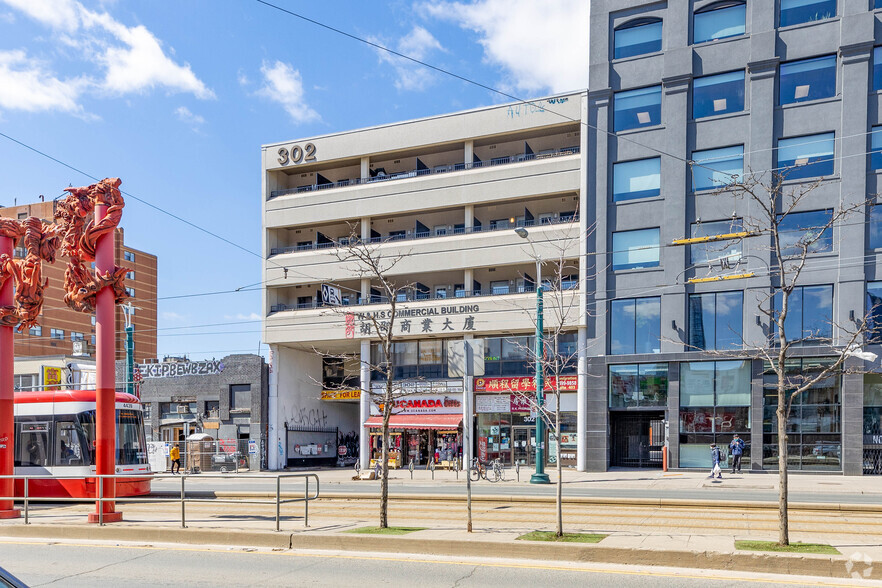 302 Spadina Ave, Toronto, ON for sale - Building Photo - Image 2 of 3