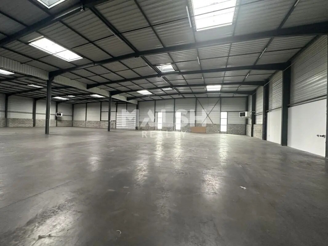 Office in Saint-Priest to rent Interior Photo- Image 1 of 13