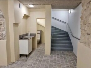 Retail in Paris to rent Interior Photo- Image 1 of 3