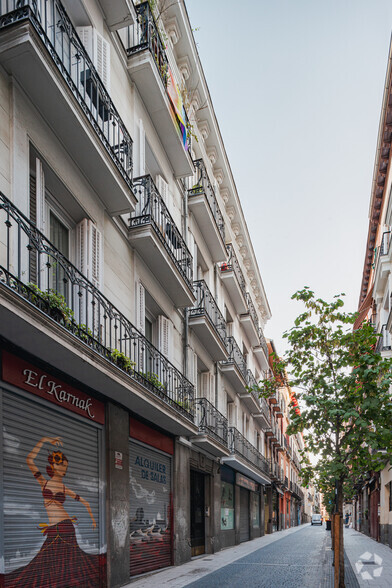 Retail in Madrid, MAD for rent - Building Photo - Image 1 of 3