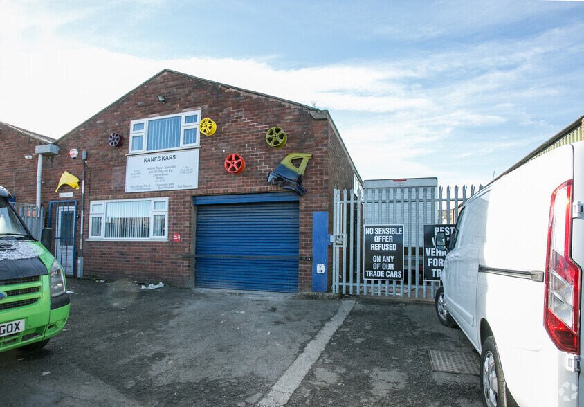 Dale St, Bilston for sale - Primary Photo - Image 1 of 1