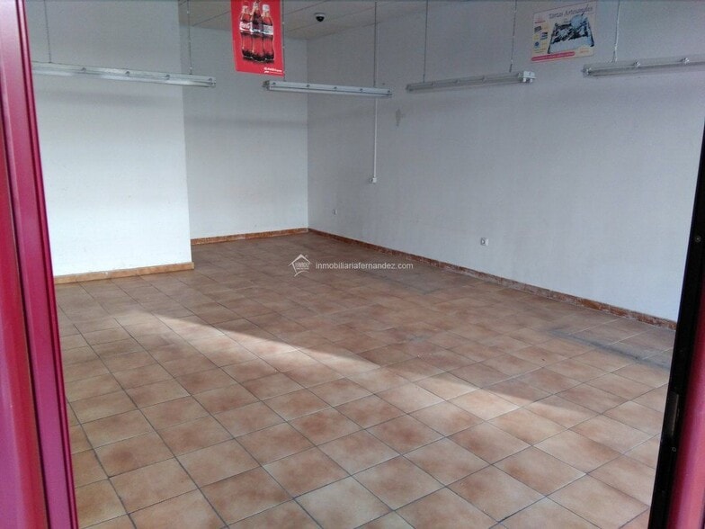 Retail in Cáceres, Cáceres to rent - Interior Photo - Image 1 of 6