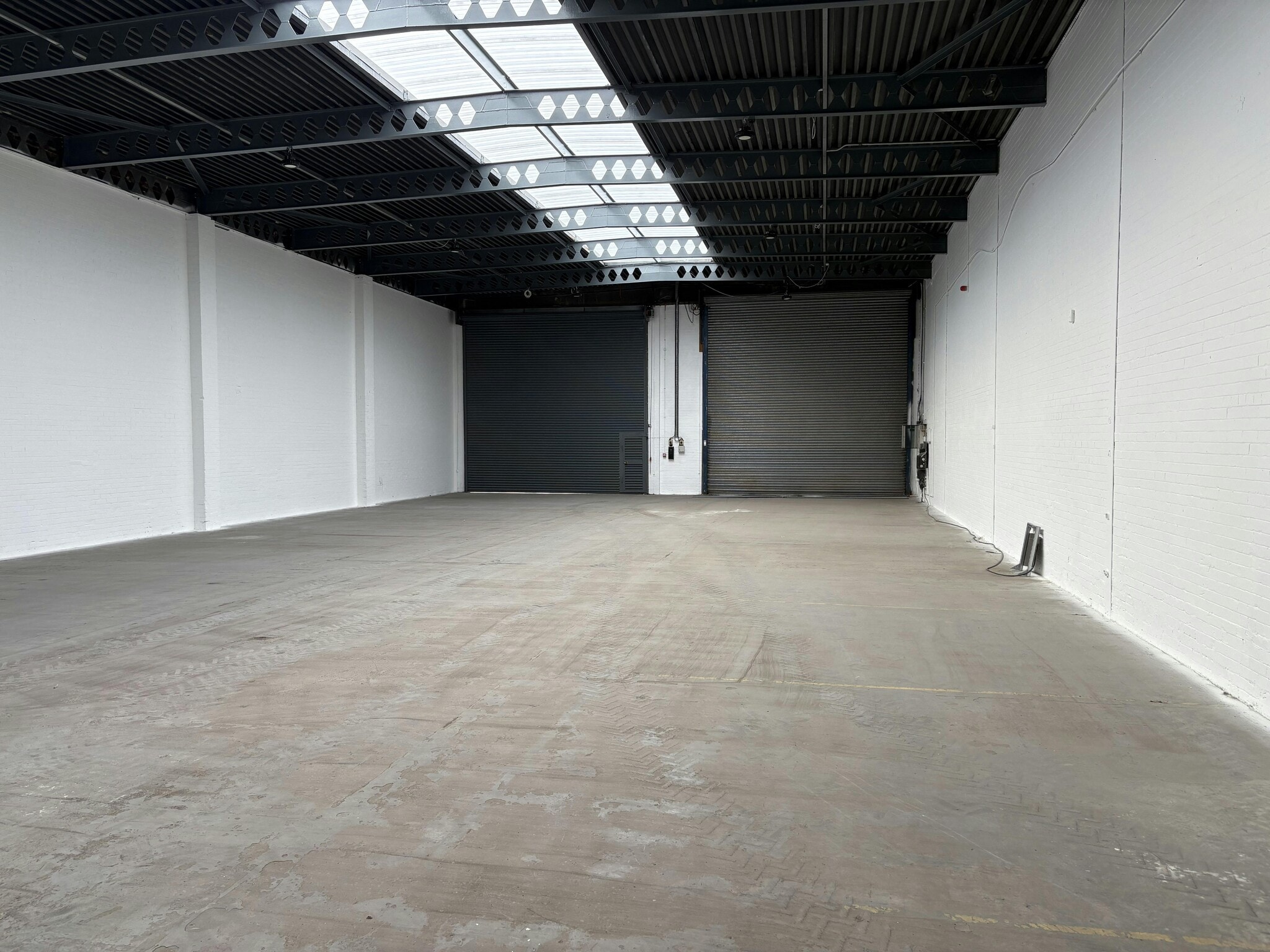 Warren Rd, Manchester to rent Building Photo- Image 1 of 7