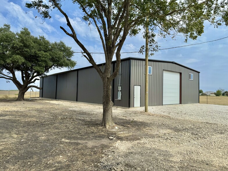 5821 Limmer Loop, Hutto, TX for rent - Building Photo - Image 3 of 25