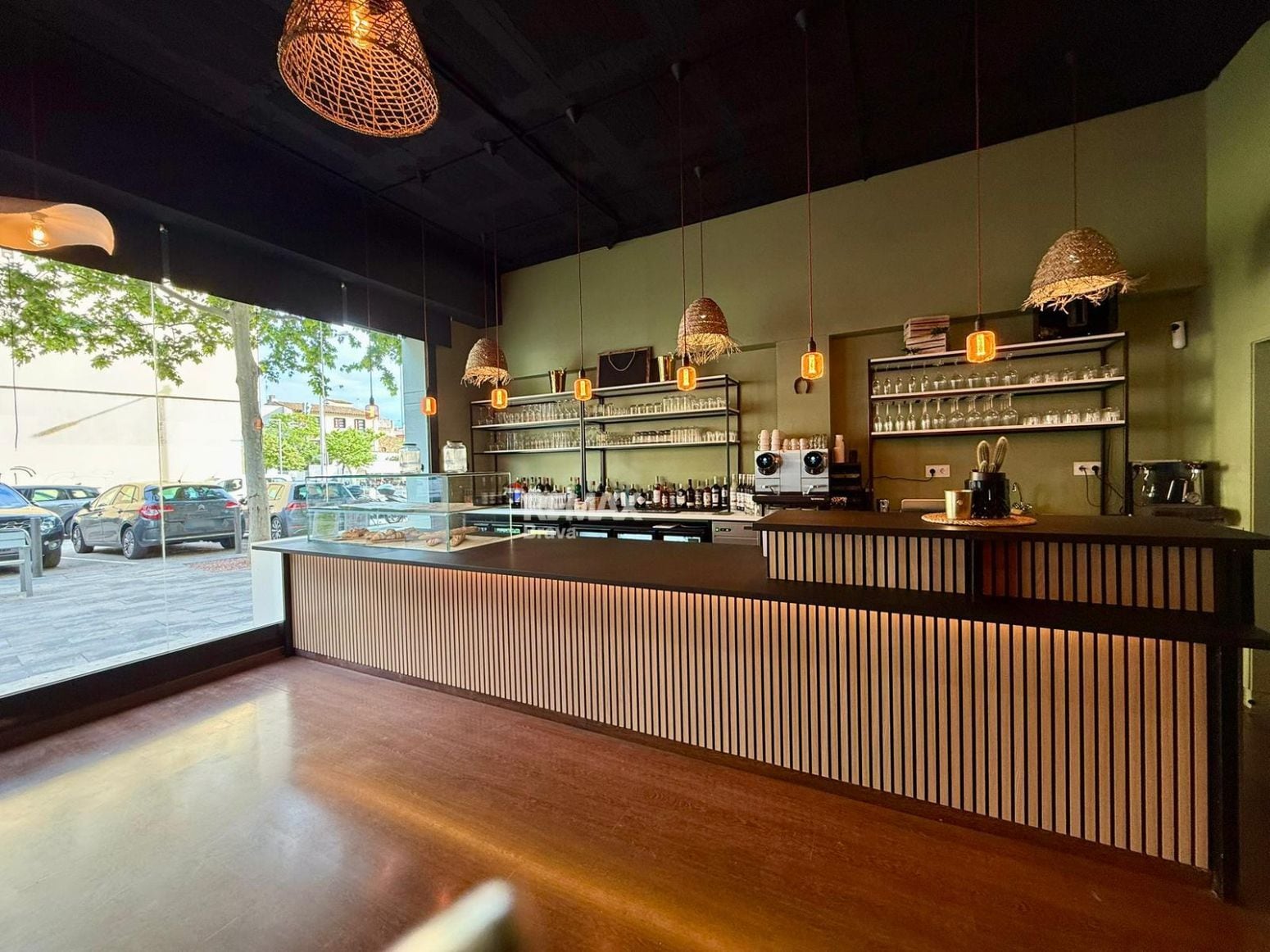 Retail in Roses, Gerona to rent Interior Photo- Image 1 of 10