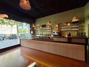 Retail in Roses, Gerona to rent Interior Photo- Image 1 of 10