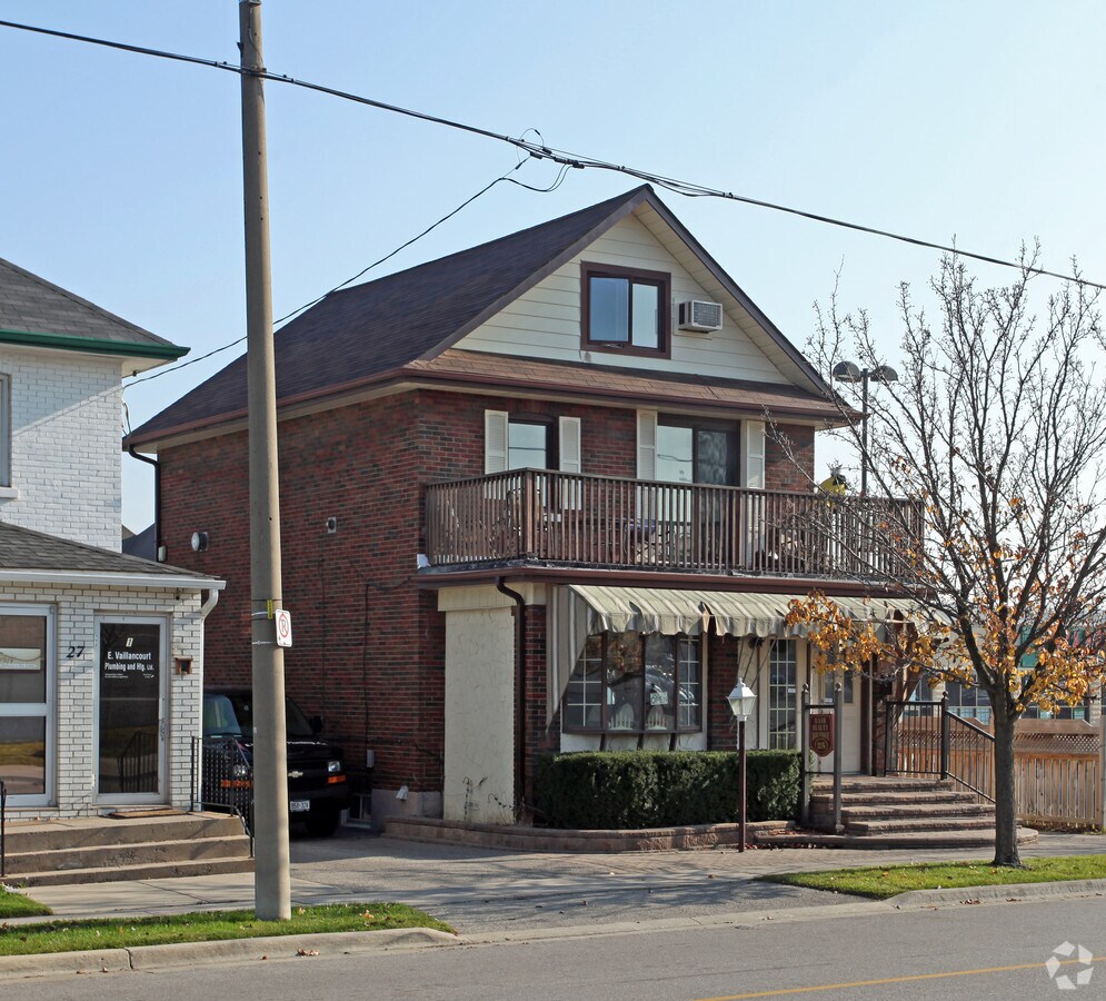 25 Warren Ave, Oshawa L1J 4E9 UK