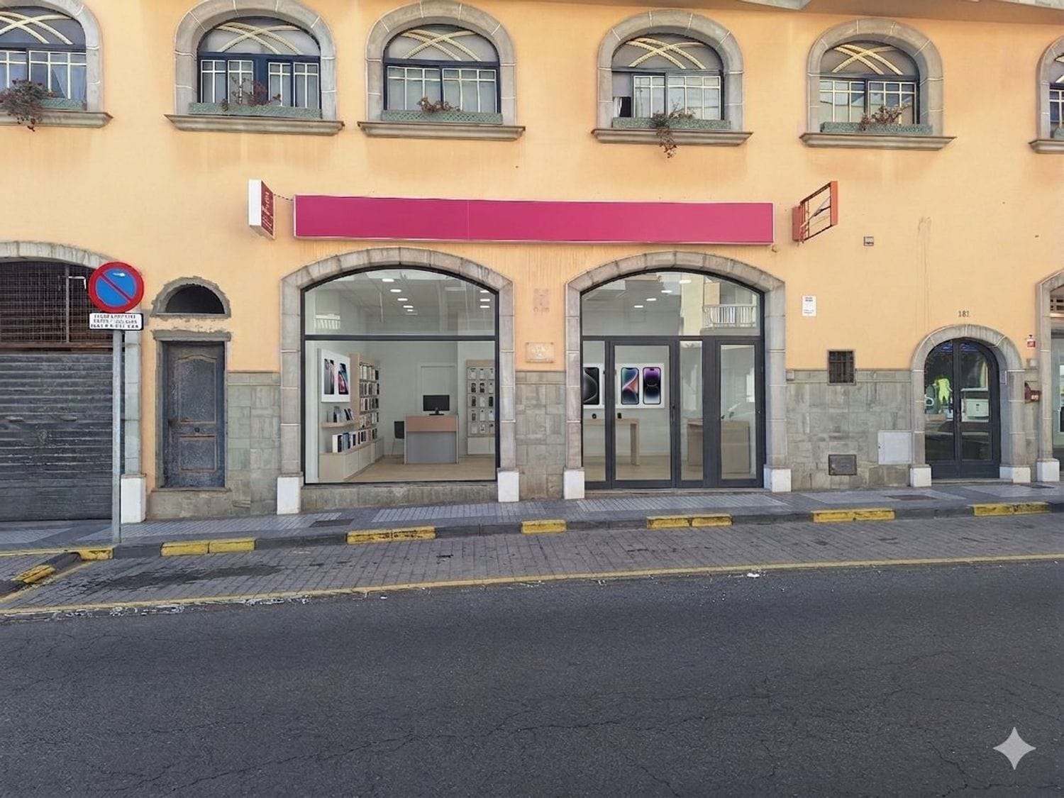 Retail in Las Palmas de Gran Canaria for sale Building Photo- Image 1 of 16