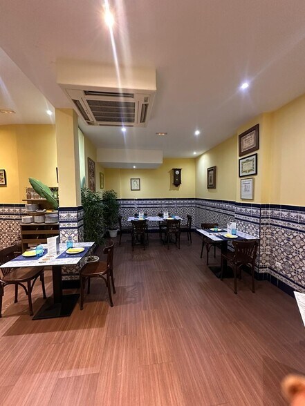 Retail in Guadalajara, Guadalajara to rent - Interior Photo - Image 3 of 5