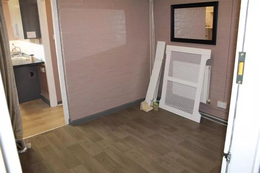 74-74A Station Rd, Ashington to rent - Interior Photo - Image 2 of 6