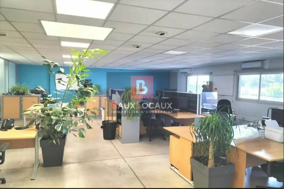 Location Bureaux 840 m² - Photo 1