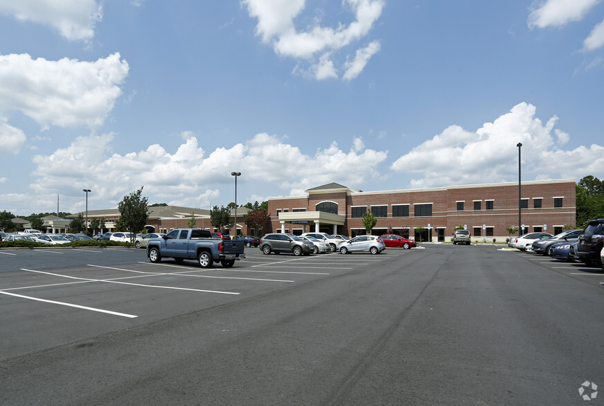 1850-1868 W Arlington Blvd, Greenville, NC for sale - Primary Photo - Image 1 of 1