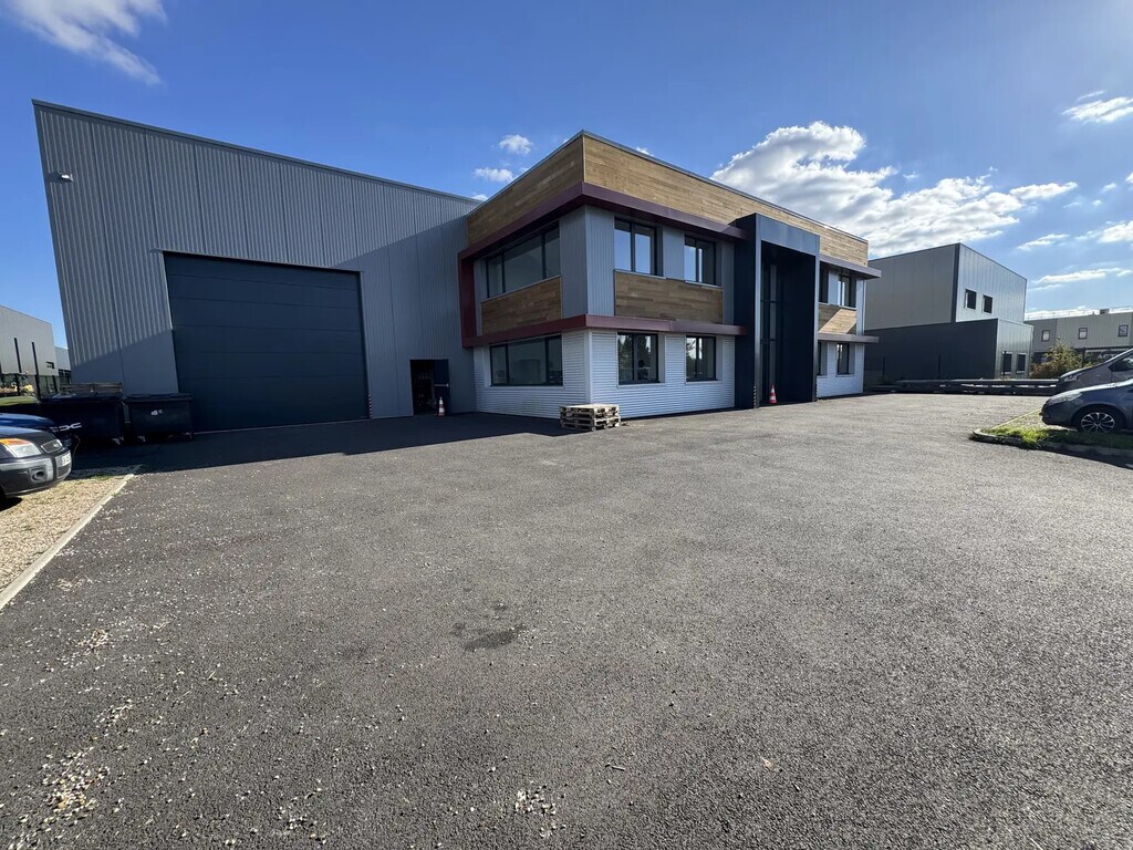 Vente Entrepôt 1 399 m² - Photo 1