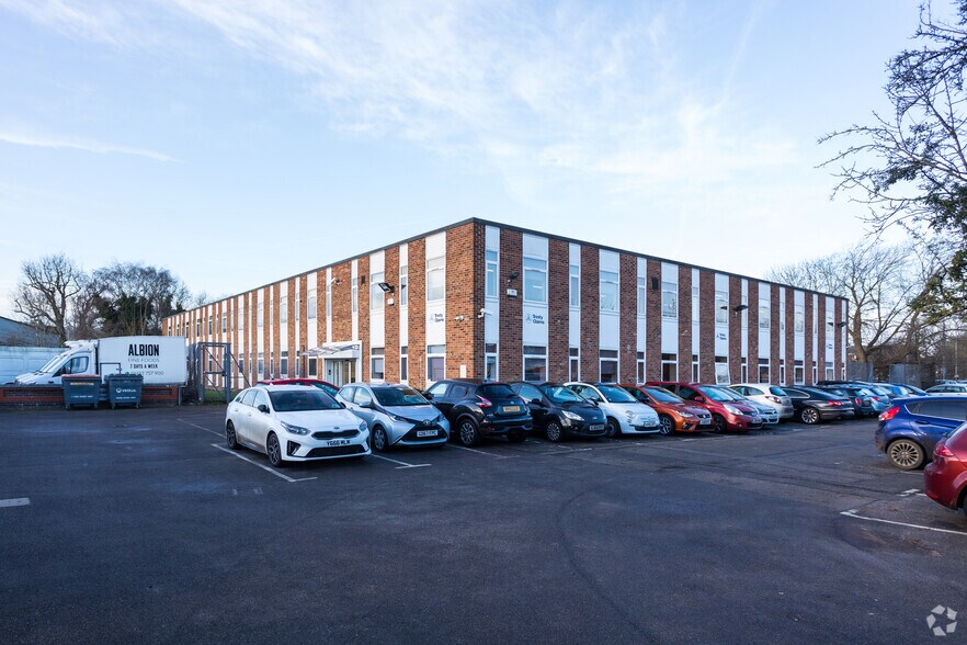 14 Sovereign Way, Tonbridge for sale - Primary Photo - Image 1 of 1