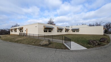 3800 Oakleaf Rd, Brentwood, PA for rent Building Photo- Image 2 of 17