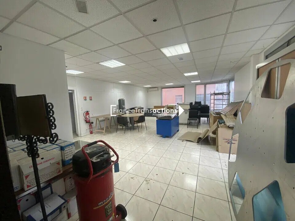 Retail in Saint-Orens-de-Gameville to rent Interior Photo- Image 1 of 4