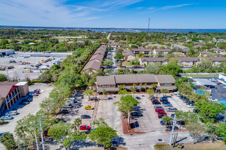 2425 N Courtenay Pky, Merritt Island, FL for rent - Building Photo - Image 1 of 41