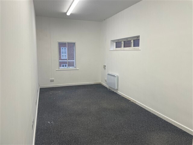 1-32 Hyde St, Winchester to rent - Building Photo - Image 2 of 5