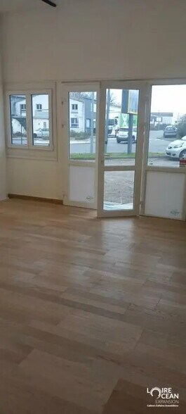 Retail in Nantes to rent - Building Photo - Image 2 of 6