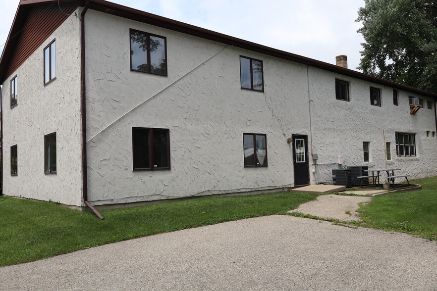 209 S Taft St, Whitewater, WI for rent - Building Photo - Image 3 of 10