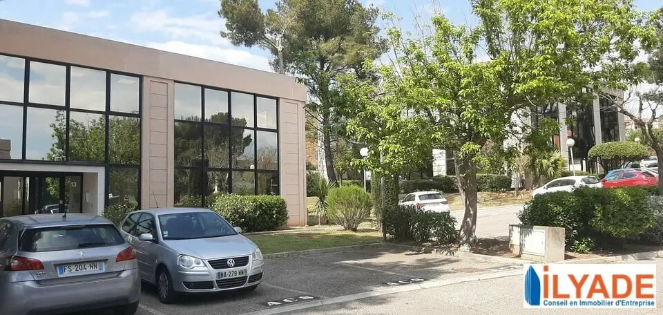 Location Bureaux 180 m² - Photo 1