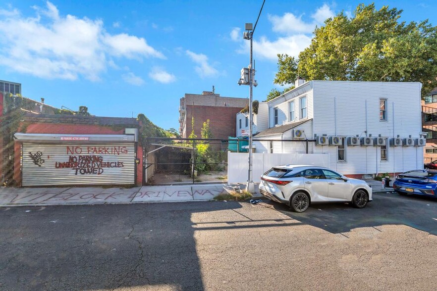 6922 38th Ave, Woodside, NY for sale - Building Photo - Image 3 of 10