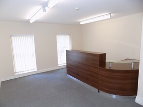 44-44B St John St, Ashbourne for rent Interior Photo- Image 1 of 5