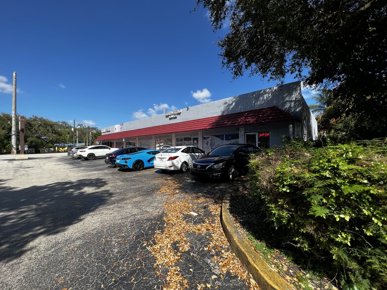 5890-5892 Stirling Rd, Hollywood, FL for sale - Primary Photo - Image 1 of 10