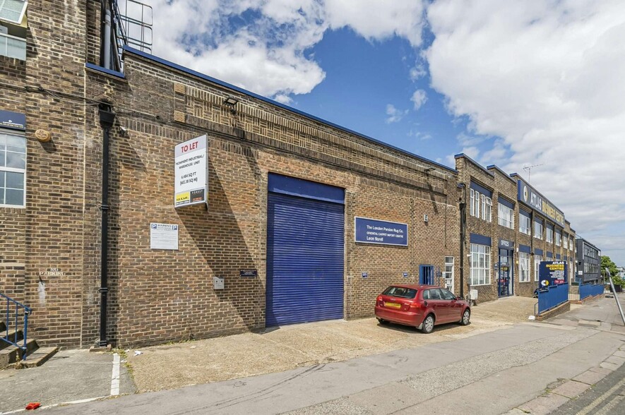 Oxgate Ln, London for rent - Building Photo - Image 3 of 14