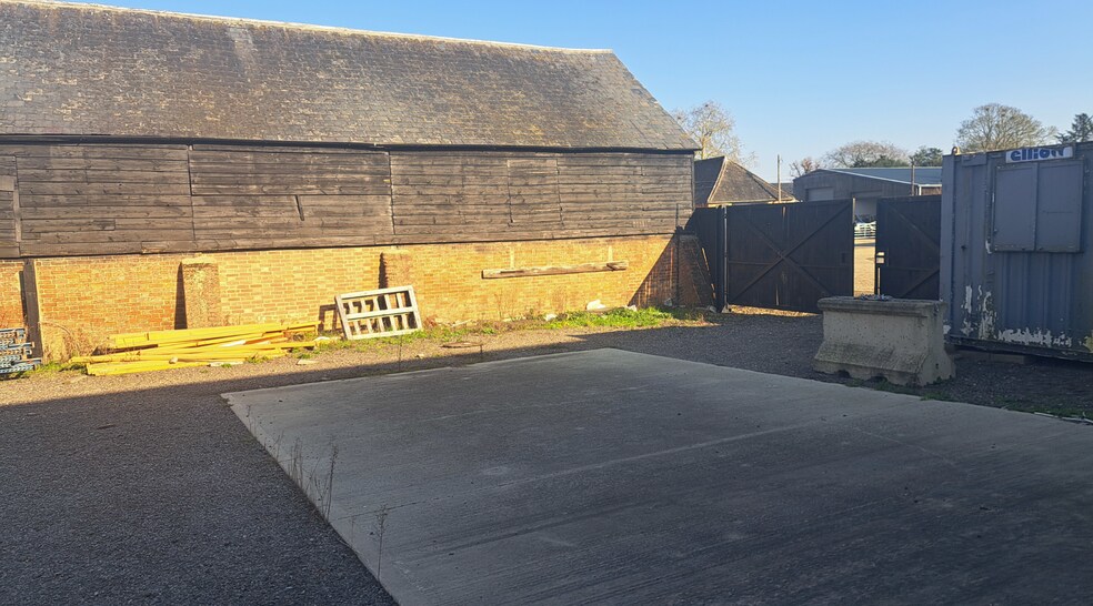 39 The Town, Great Staughton to rent - Building Photo - Image 3 of 3