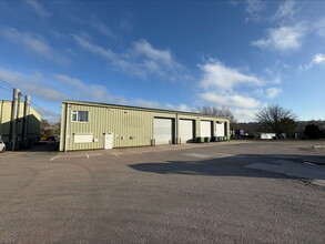 Peamore Truck Centre, Exeter to rent Interior Photo- Image 1 of 5