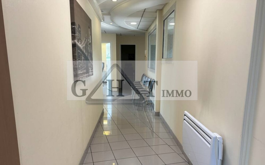 Retail in Vigneux-sur-Seine for sale Interior Photo- Image 1 of 2