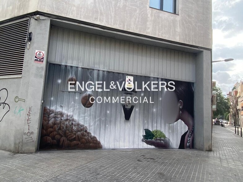 Retail in L'Hospitalet de Llobregat, Barcelona to rent - Building Photo - Image 2 of 3