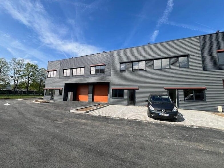 161 Rue De La Minière, Buc for sale - Building Photo - Image 3 of 7