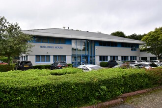 Epsom Sq, Trowbridge for rent Building Photo- Image 1 of 11