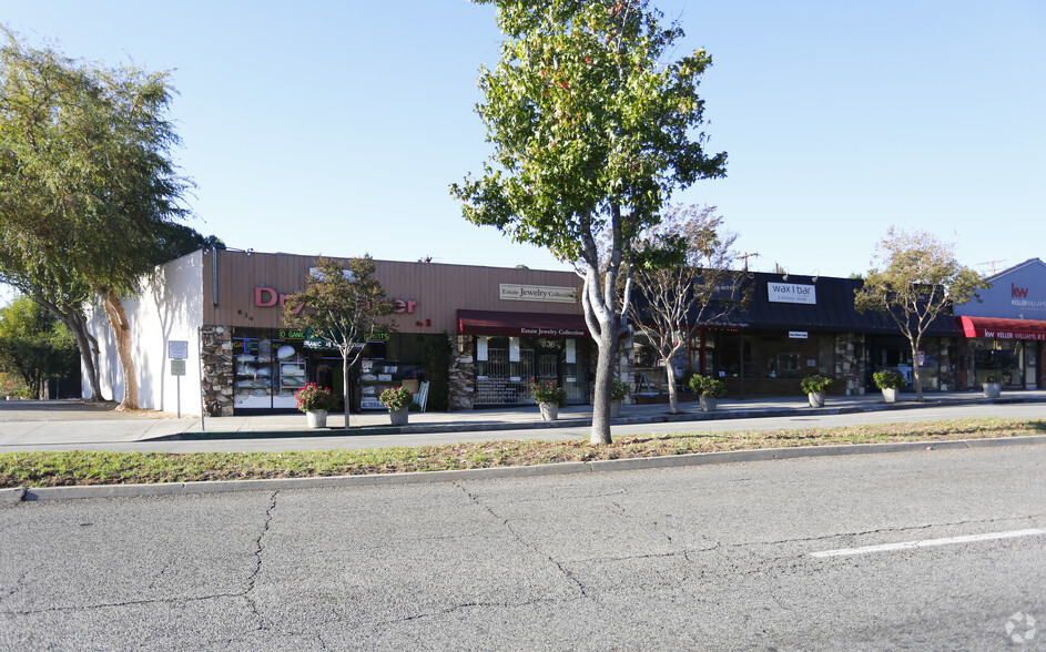 834-840 Foothill Blvd, La Canada Flintridge, CA for rent - Primary Photo - Image 1 of 11