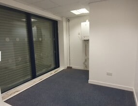 Waun-y-pound Industrial Estate, Ebbw Vale to rent Interior Photo- Image 1 of 2